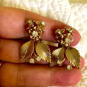 Vintage regency style crystal and pressed gold leaf earrings. 1950s screw back.